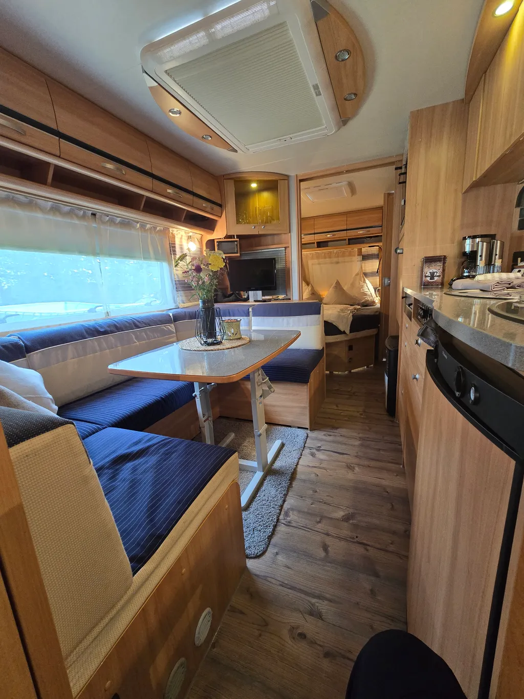 Luxus-Caravan zum Campingluft-Schnuppern