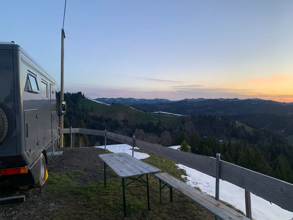 Image by Hanspeter & Kannika for spot 4425