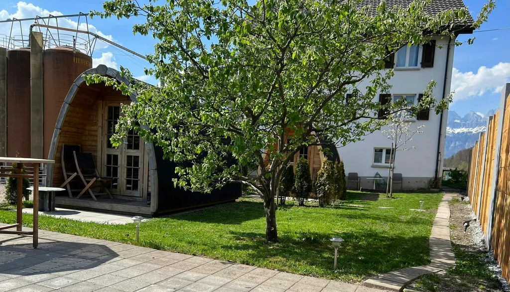 Uriges Schlaffass auf dem Marchhof