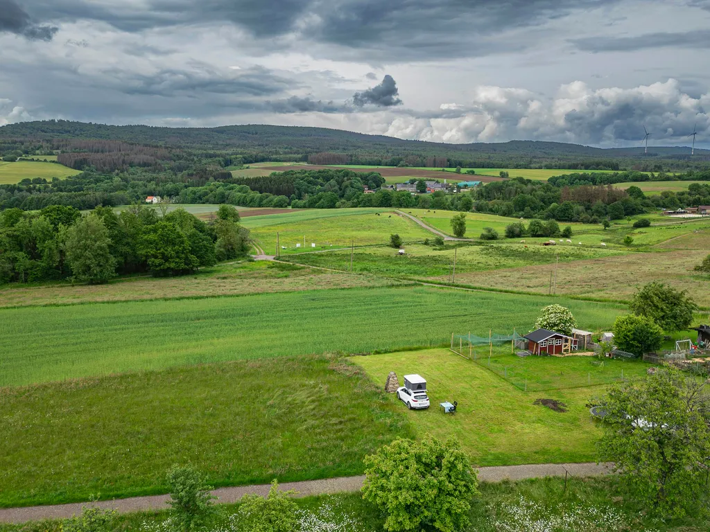 Übersichtsaufnahme Spot mit Blick Richtung Dollberg und Ringwall