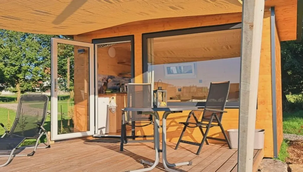 Tiny House mit Riedblick