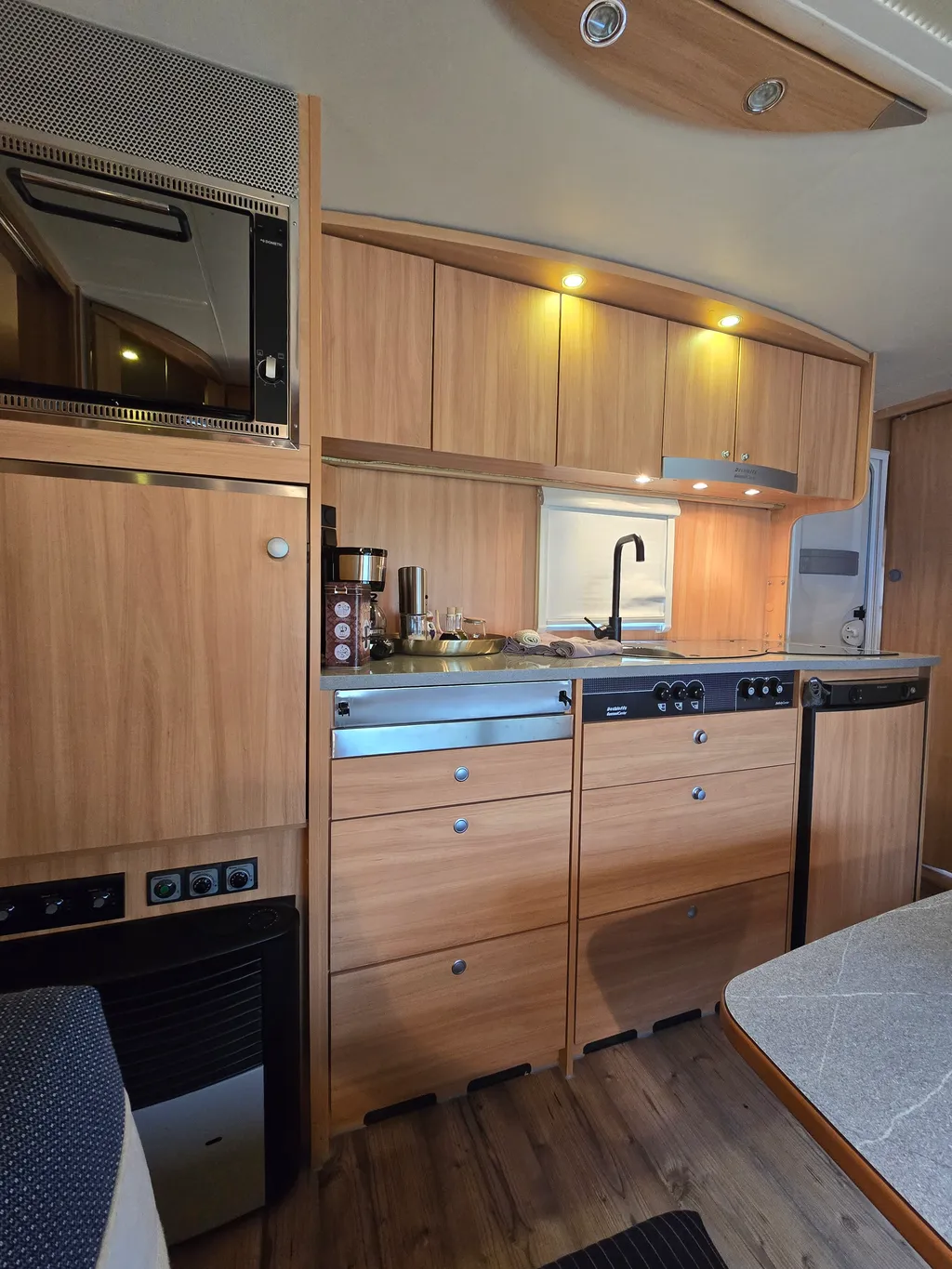 Luxus-Caravan zum Campingluft-Schnuppern