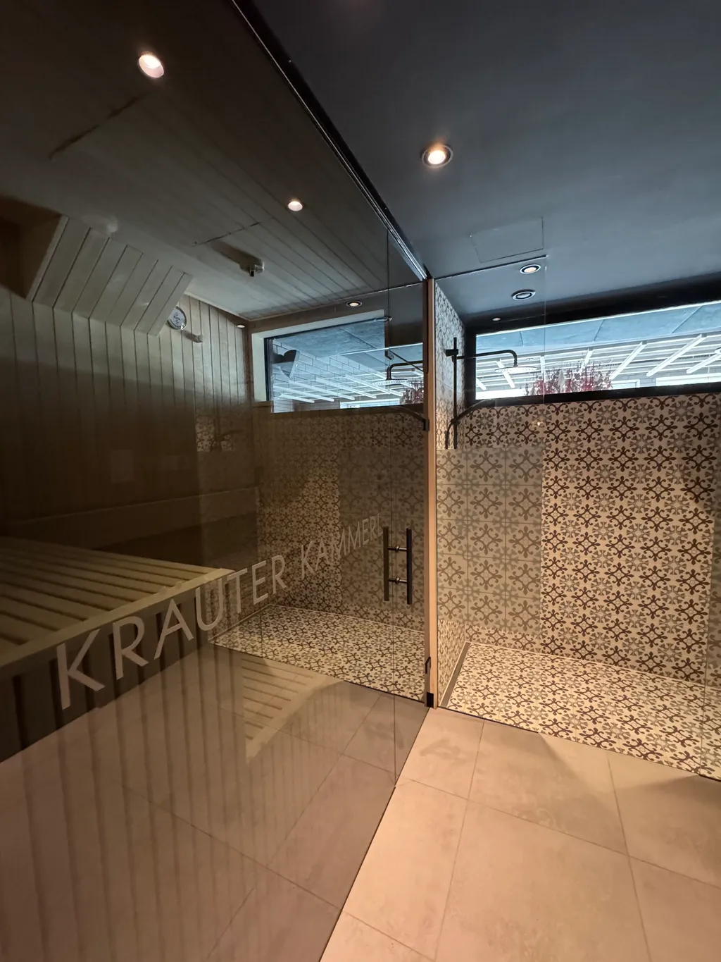 Stellplatz Obertauern Dusche.jpg