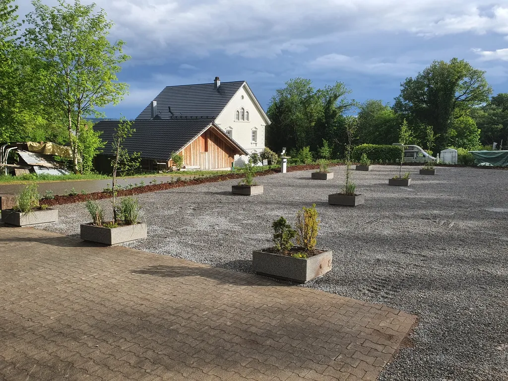 Am Waldrand direkt am Wanderweg