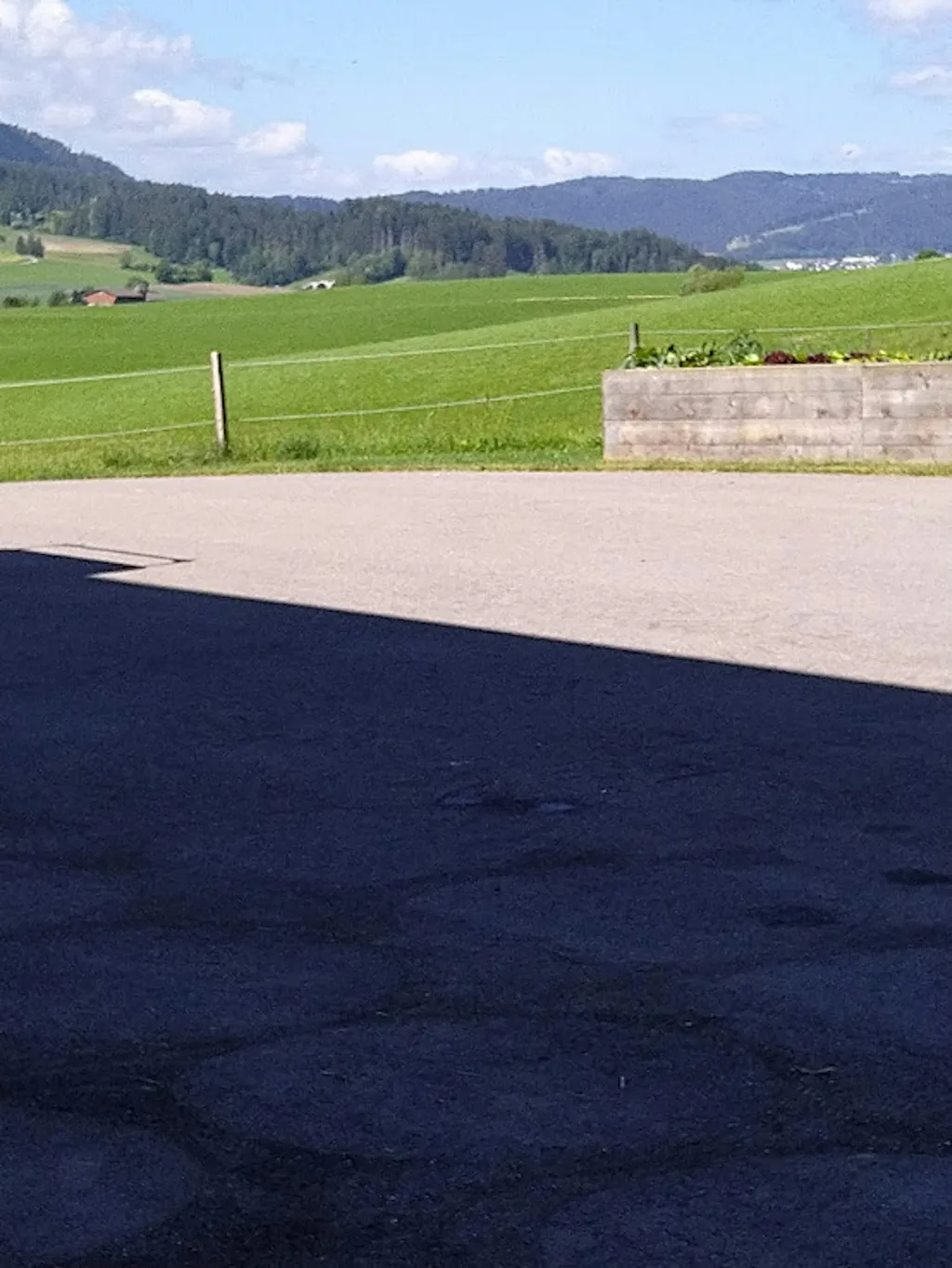 La place de Champs Rougeux