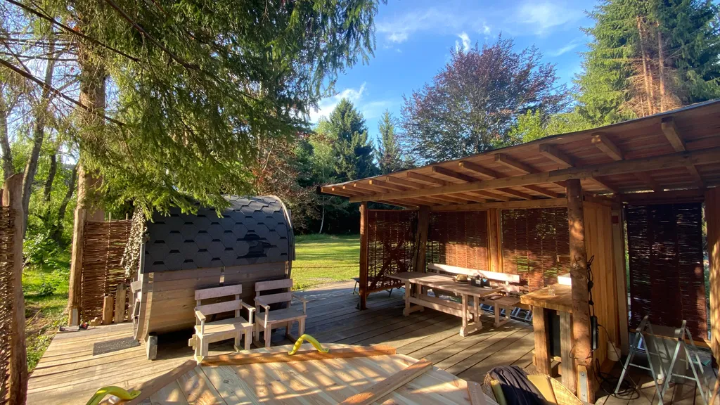 Parkähnliches Grundstück mit Wellnessangebot