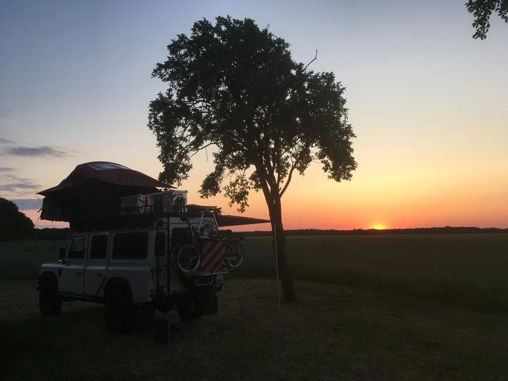 Alleinlage mit Sonnenuntergang