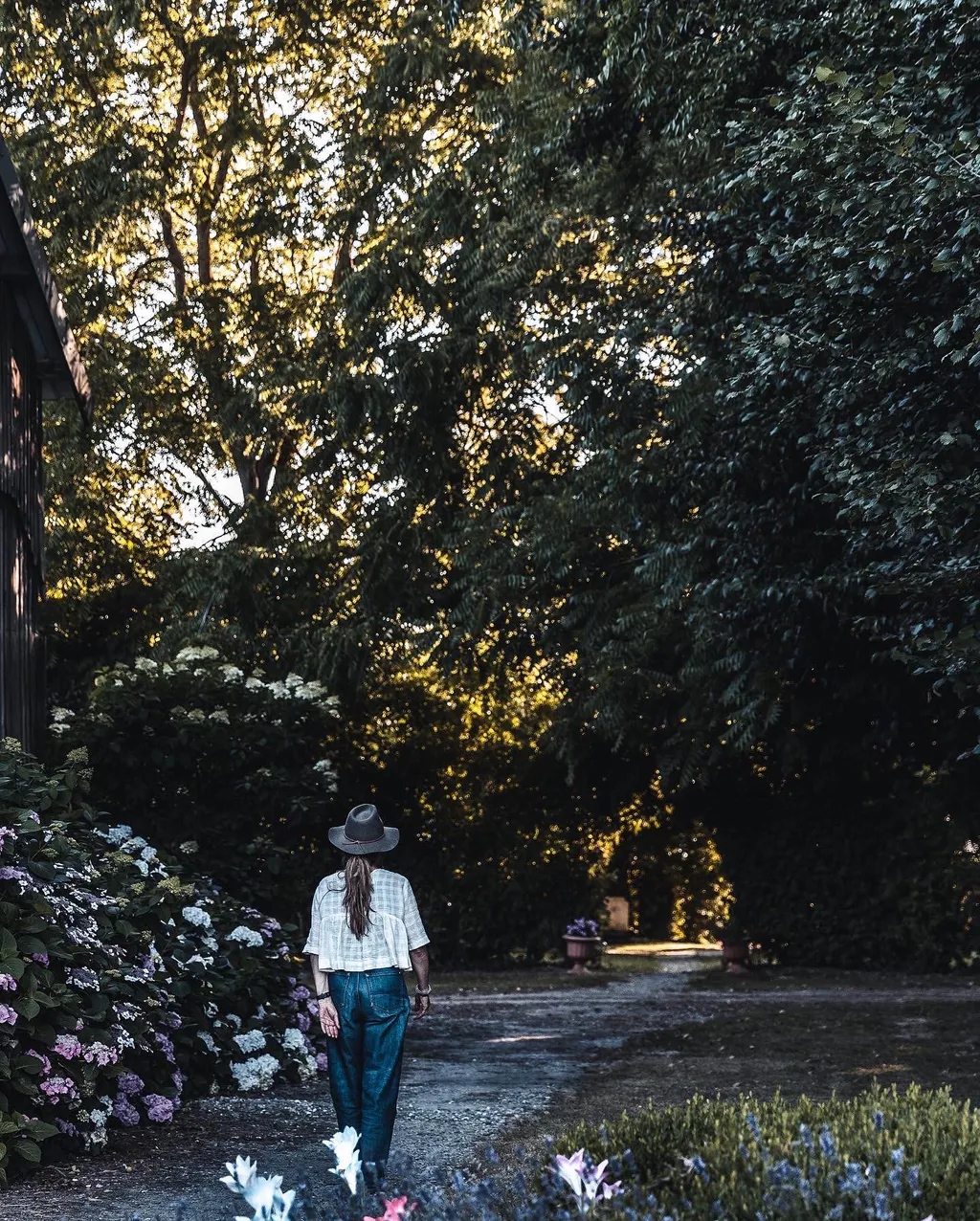Camping à la ferme dans un endroit calme et fleuri