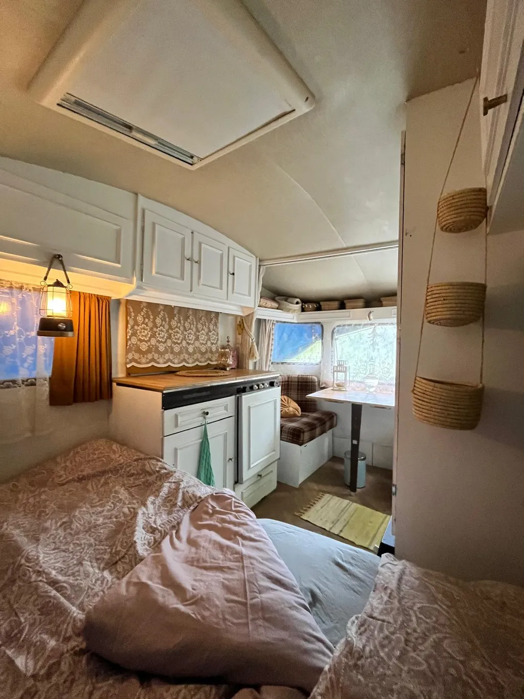 Off grid retro caravan in peacefull forest garden