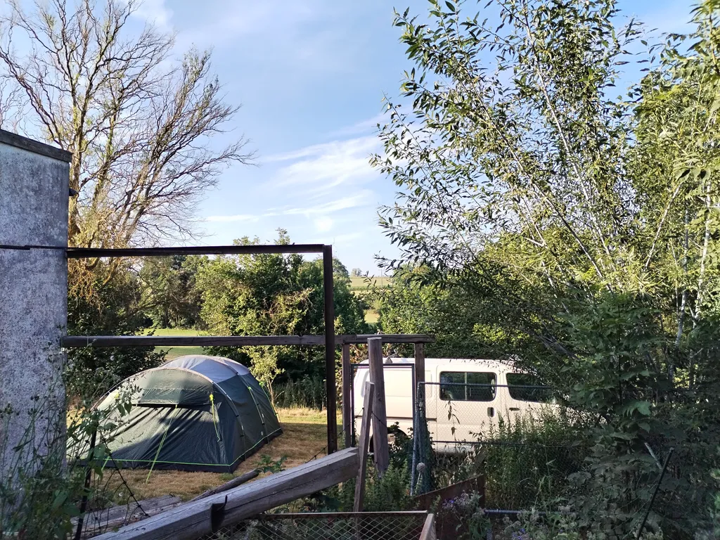 Wiese an ehemaligem kleinen Bauernhof-Nähe A7