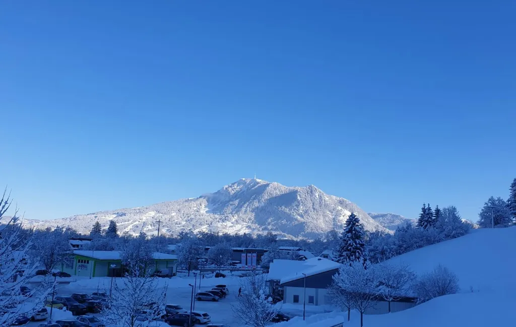 Ausgebaute Gartenhütte mit Aussicht