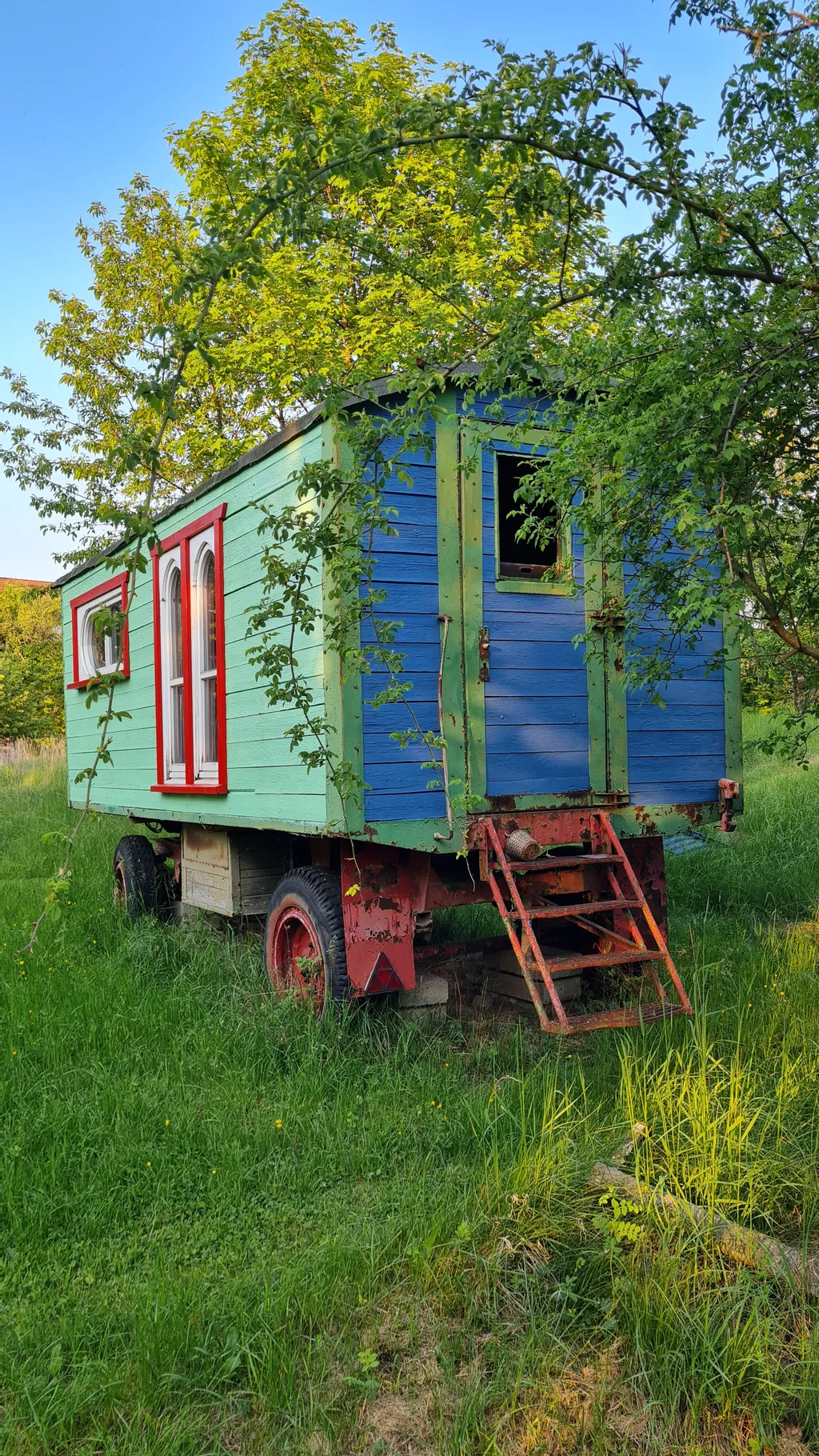 Urlaub im Schäferwagen zwischen alten Apfelbäumen
