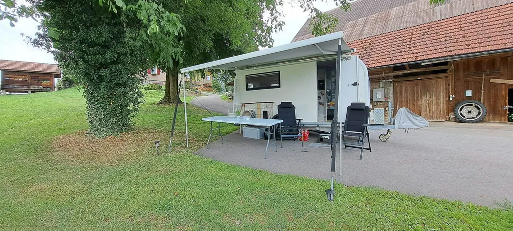Schlössli-Camp mit Obstgartenblick