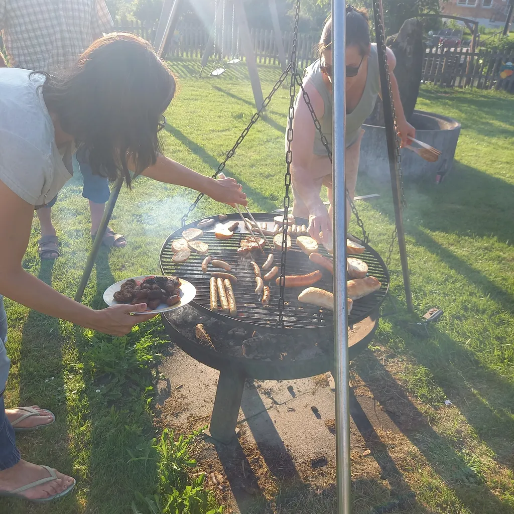 Einfach schön, gemeinsames Grillen.