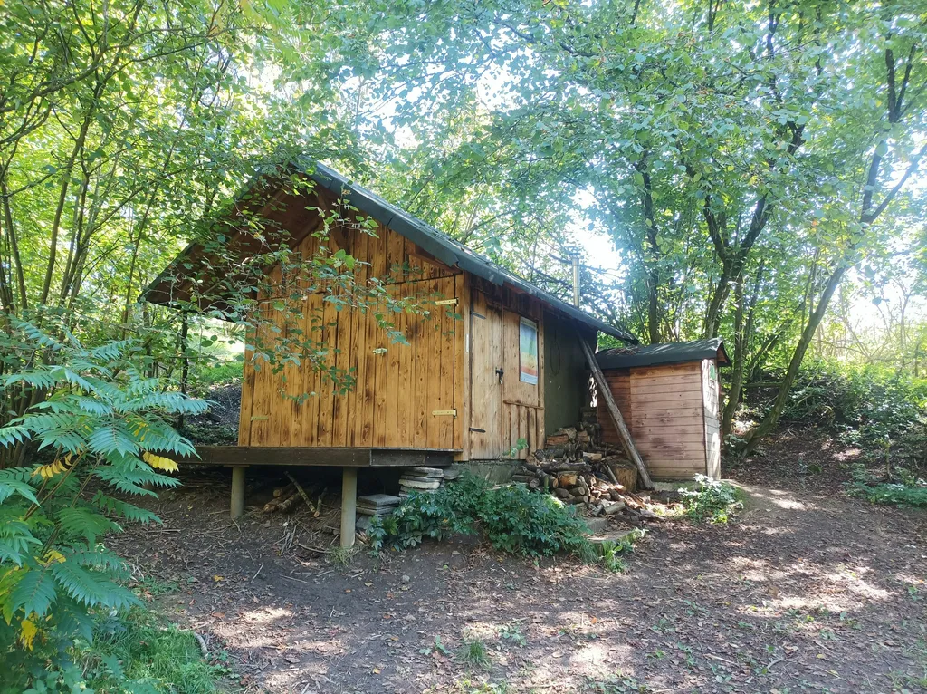 3000m² Waldgrundstück mit Bachlauf