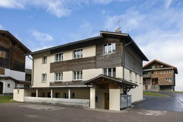 Stellplatz  vor dem Haus
