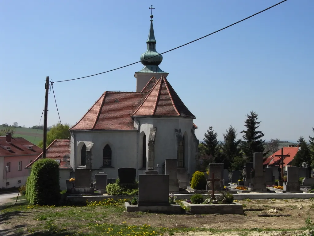 Wahlfahrtskirche mit Friedhof