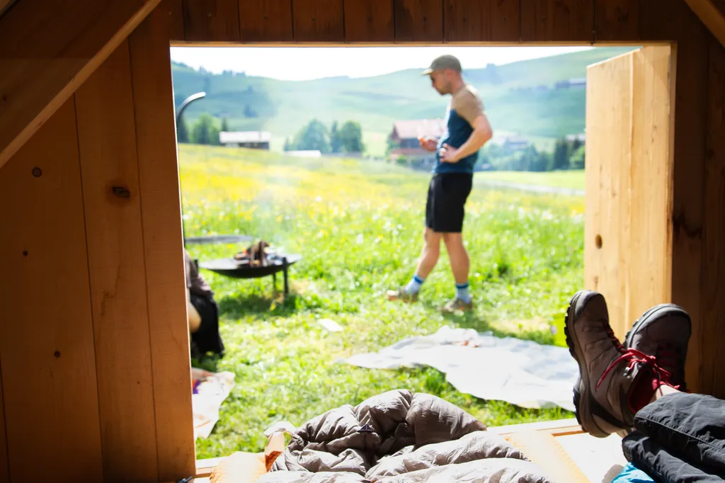 Geschlossen oder mit offener Türe schlafen? Das überlassen wir dir. Die Aussicht am Morgen wird dir aber bestimmt gefallen.