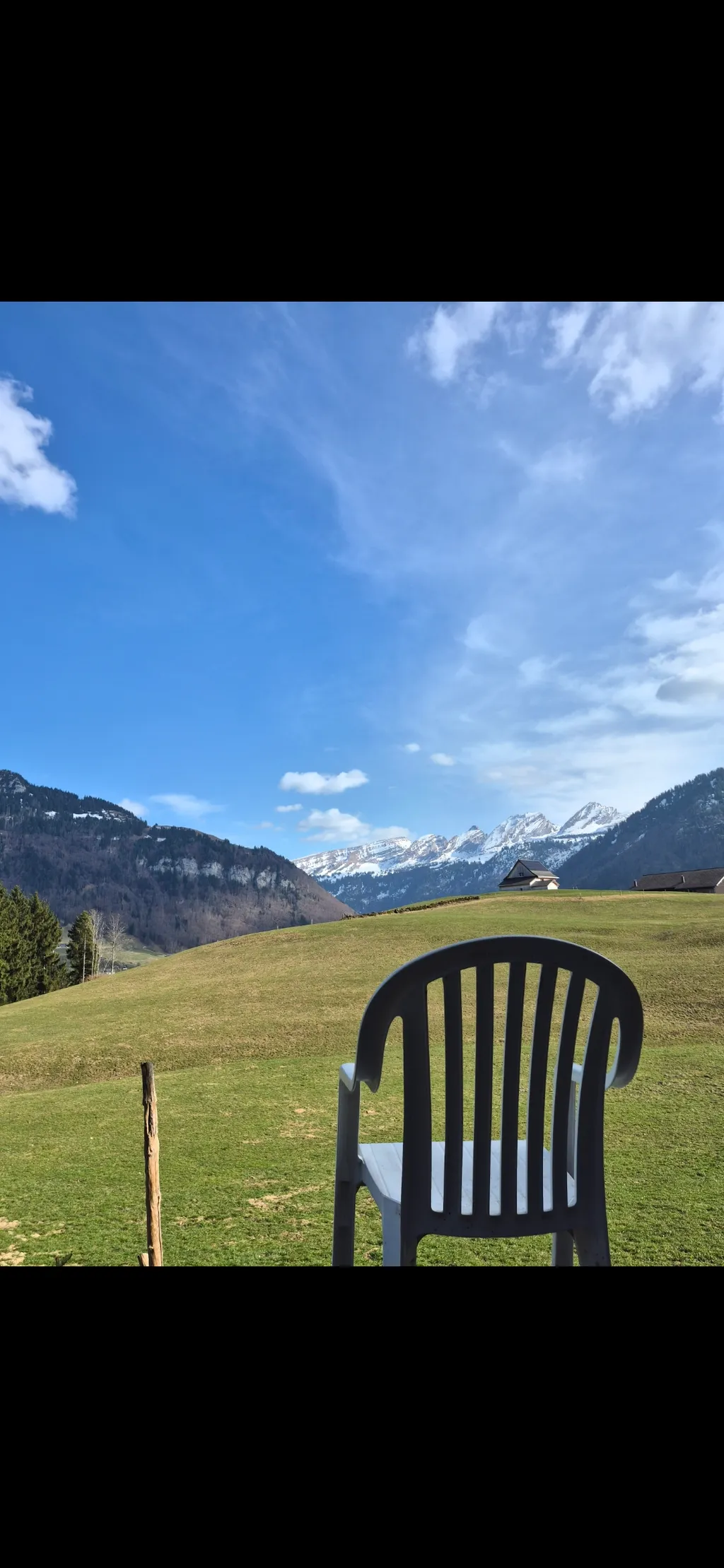 Hier sieht man die schönste Bergkette der Schweiz. So kann man in ruhe grillieren