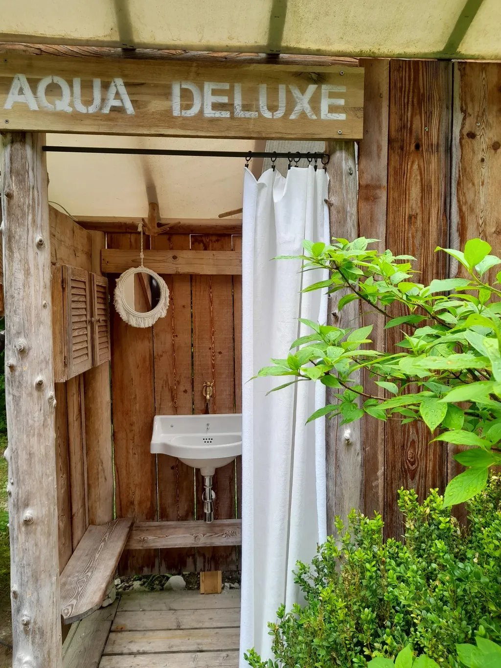 Outdoordusche mit Tropenregen