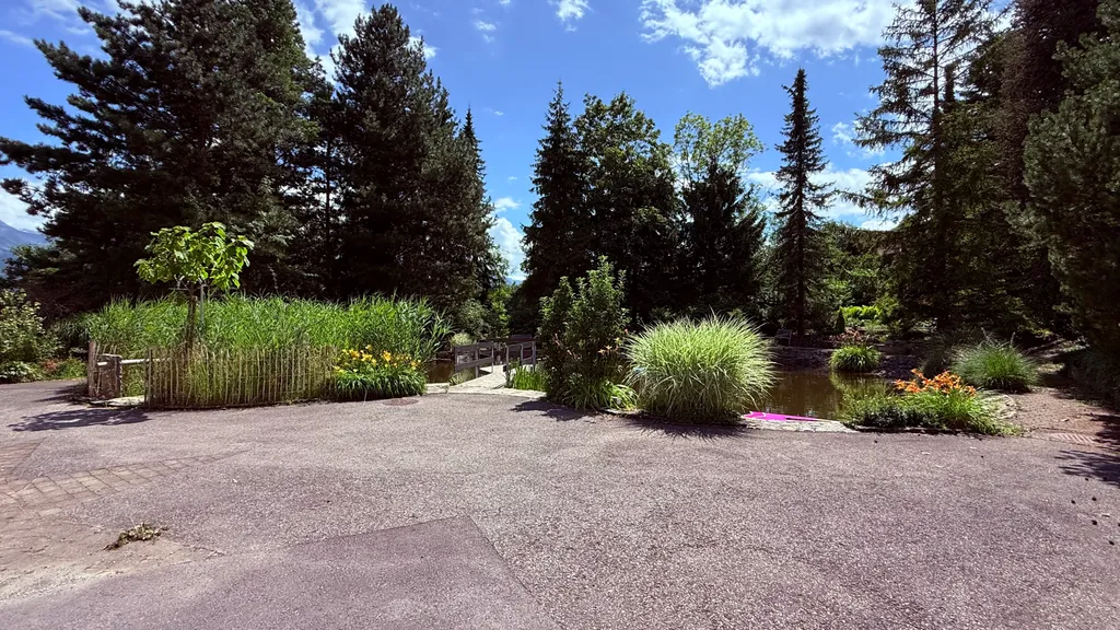 Aussicht und Outdoordusche im Schilf