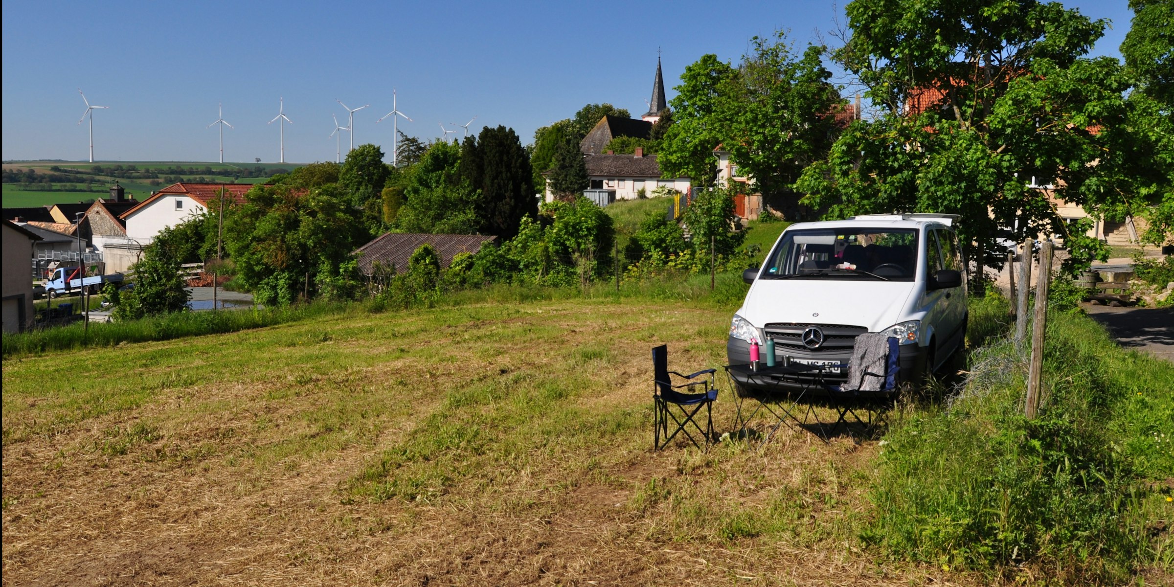 Wiese mit Blick auf den Odenwald