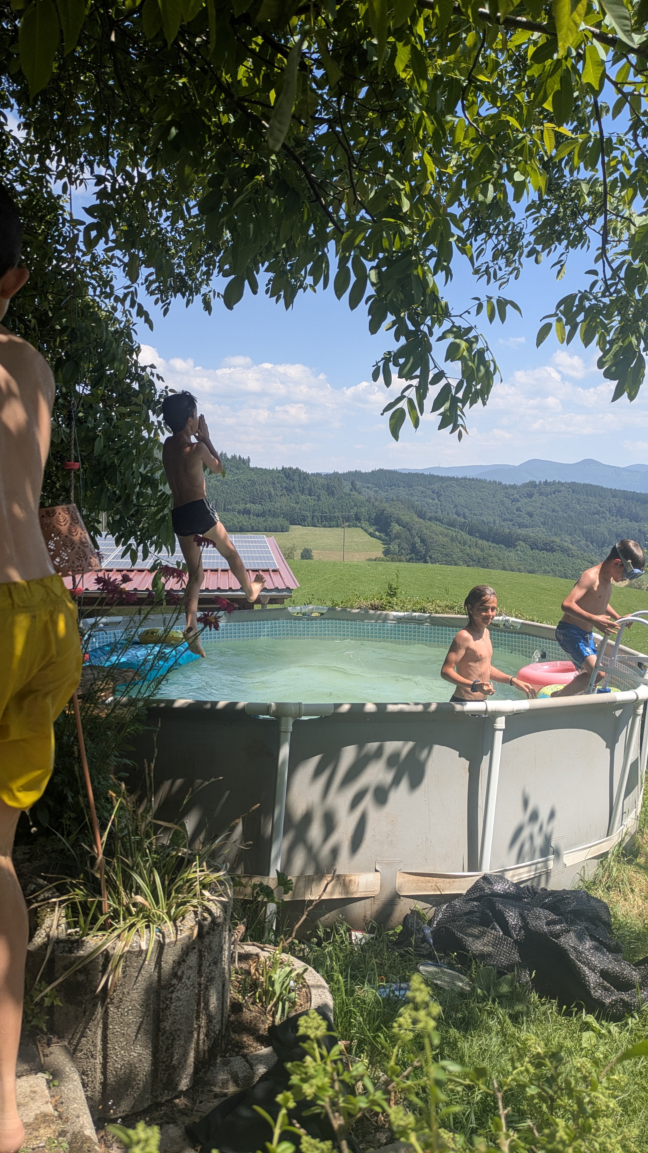 Platz mit Blick auf die Berge — photo 8