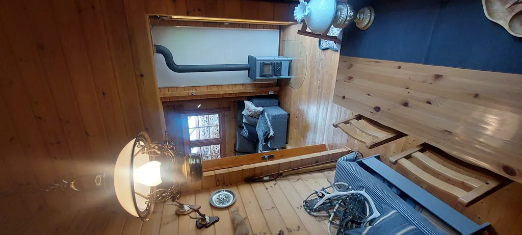 Urige Blockhütte mit Fasssauna in schönem Garten