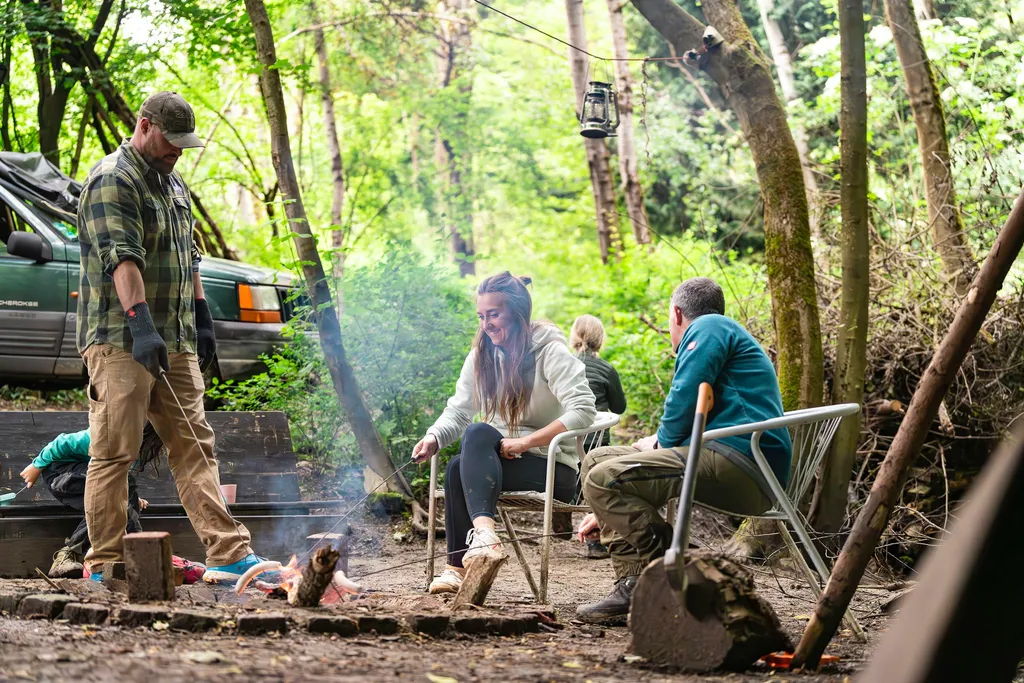 Wilde Übernachtung im Baumzelt