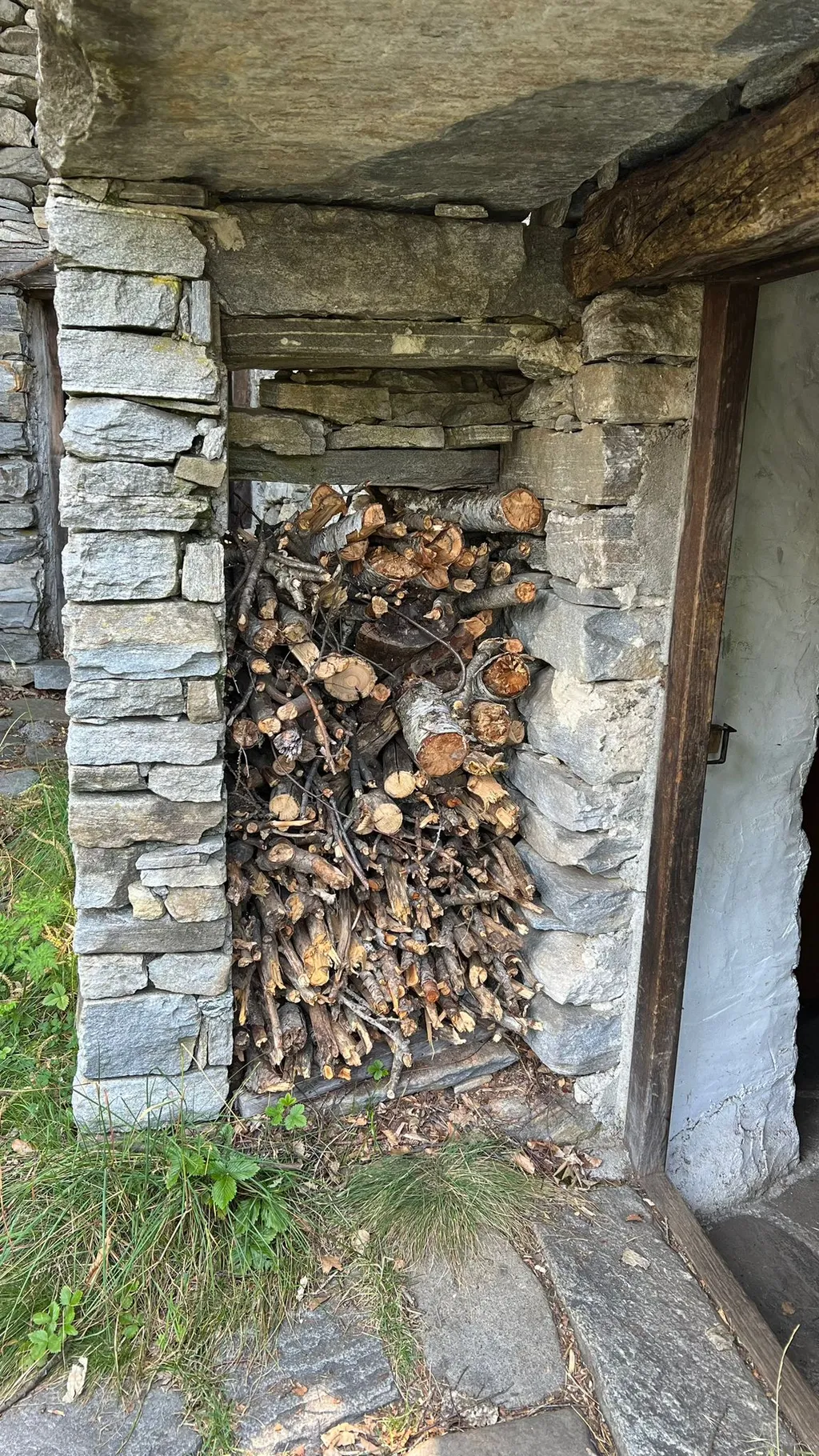 Holz jeweils von Vorgänger für Nachfolger vorbereitet.