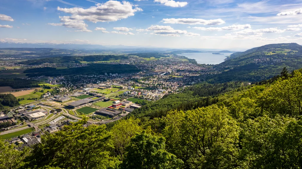 Parkplatz auf dem Bözingenberg