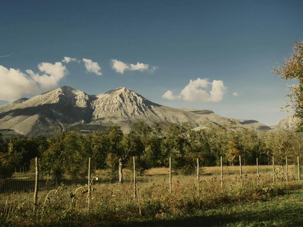 Ai piedi del Monte Velino