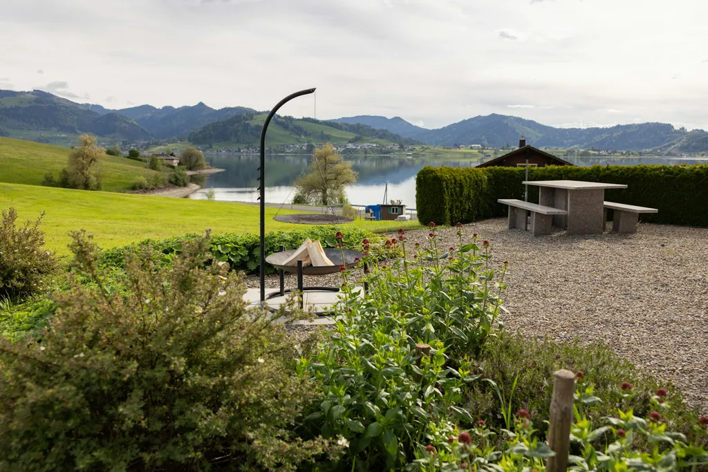 Grill und Tisch gleich bei deinem Stellplatz