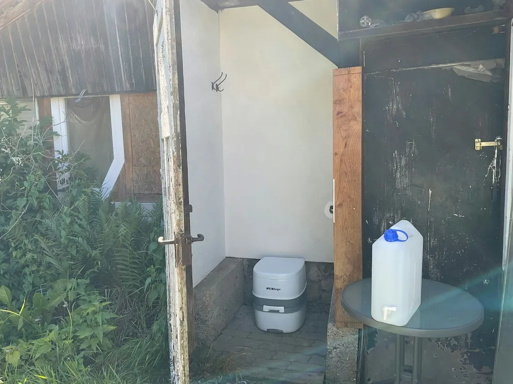 Zeltwiese im Ort am Rhein-Radweg