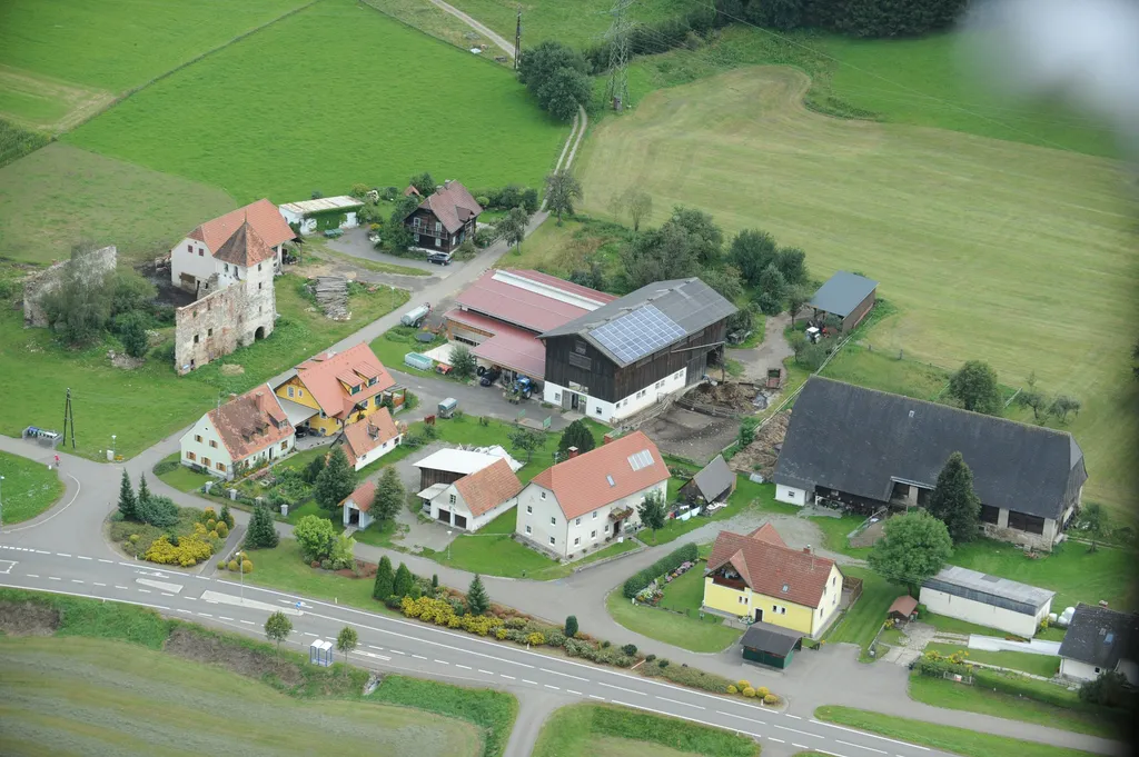 Ruhiger Obstgarten und Bauernhof