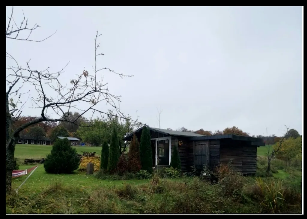 Hütte "Pauline" unterm Apfelbaum