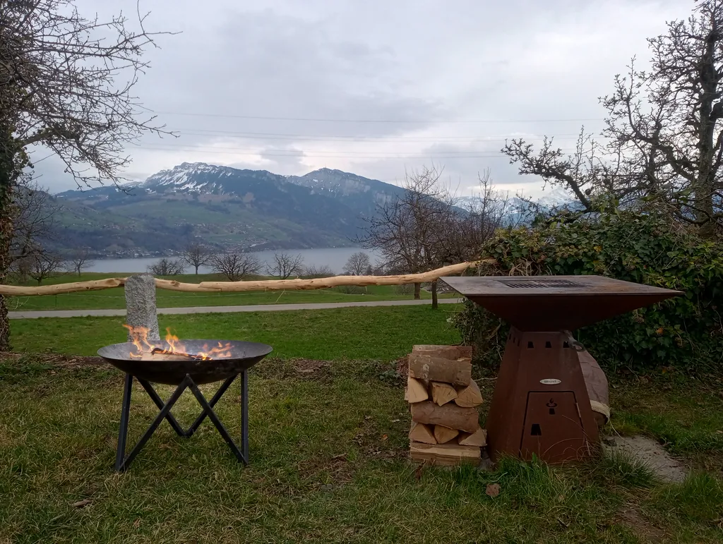 Wenn das Wetter schlecht sein sollte frage einfach Heinz, deinen Gastgeber nach einem Platz am Trockenen (Unter Dach Scheune).