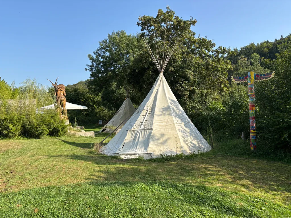 Image by Sandra for spot 905