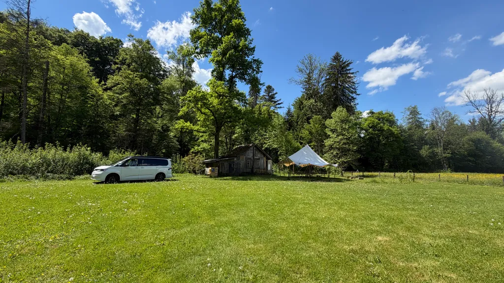 Amerika – Naturplatz am Waldrand bei Thun