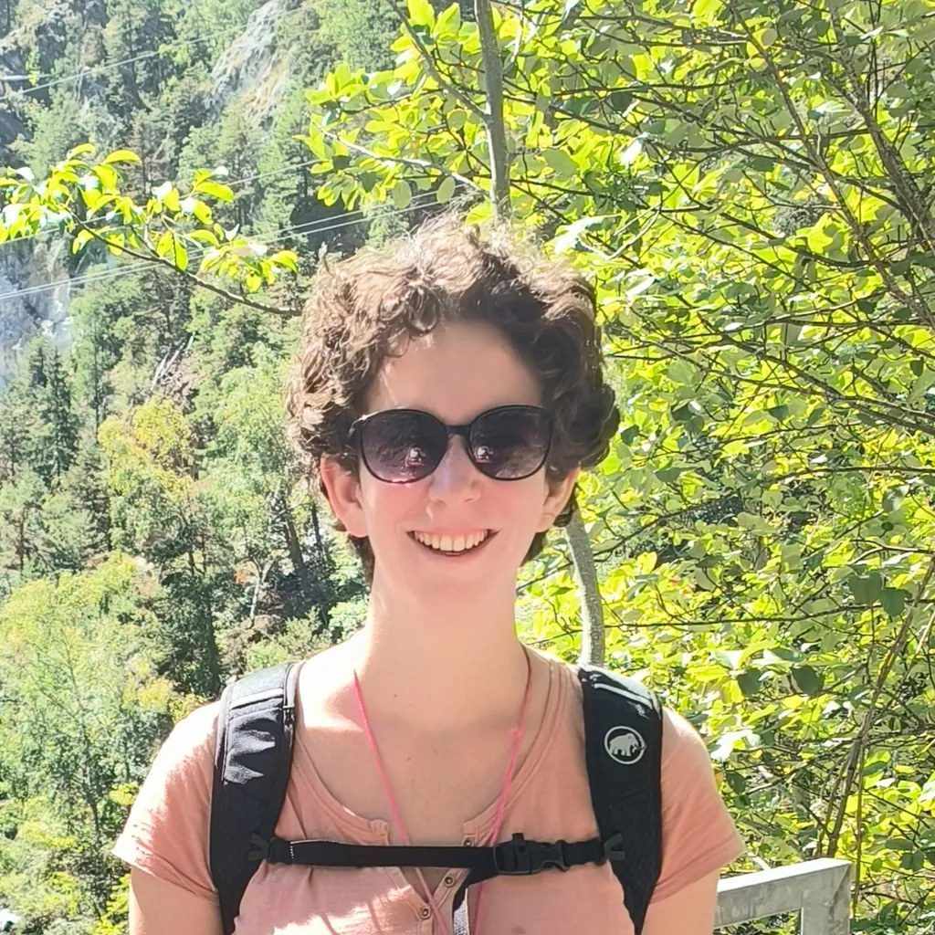 Profile picture of Simone