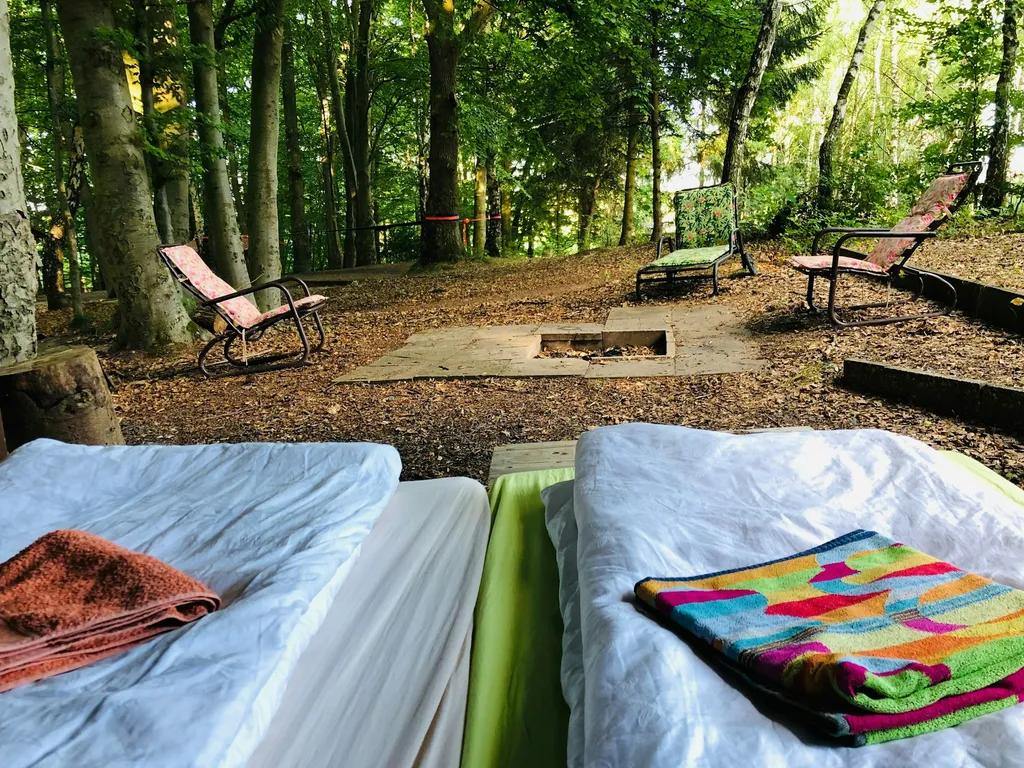 Mondholz-Shelter am Buchenwald