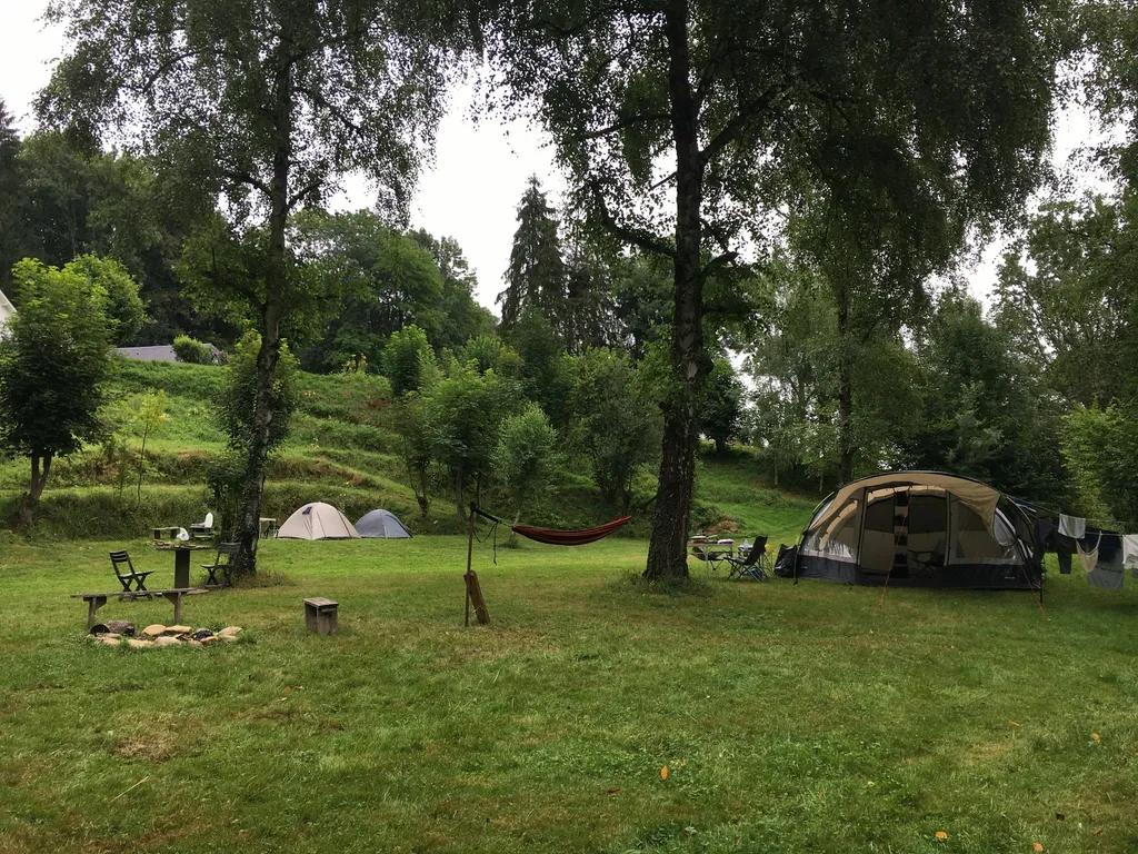 Camping près des montagnes