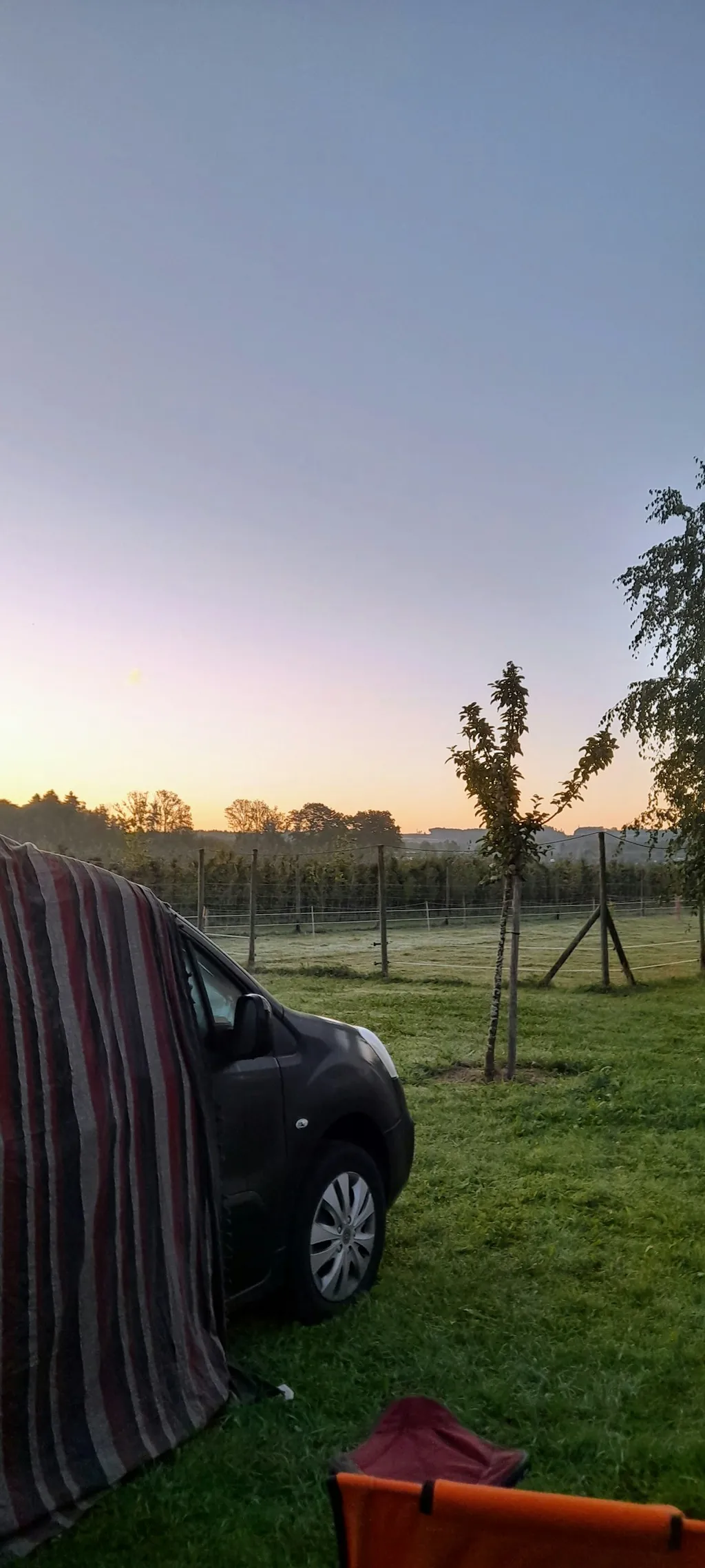 Abgelegene, ruhige Wiese