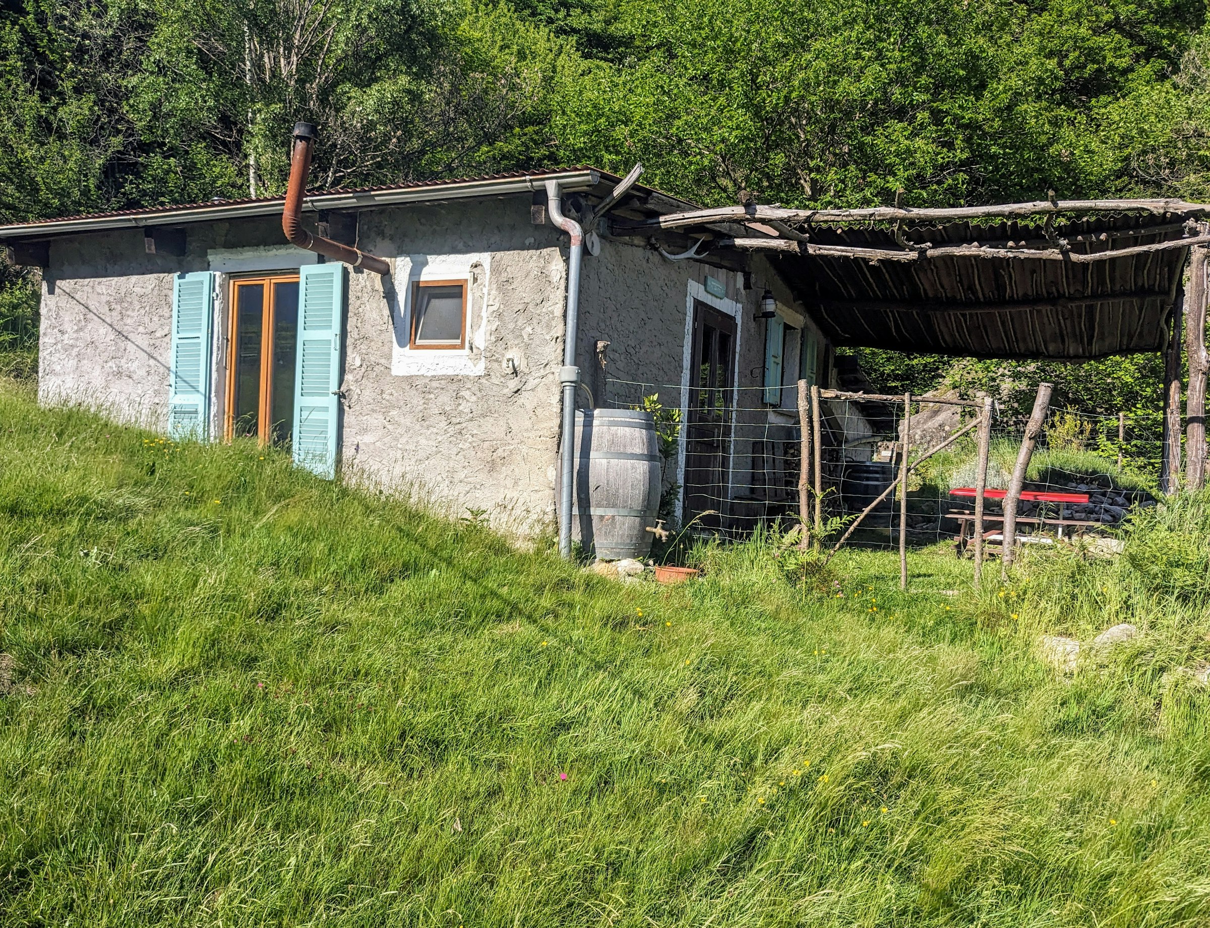 Capanna al Ghiro-Off-Grid im Tessin