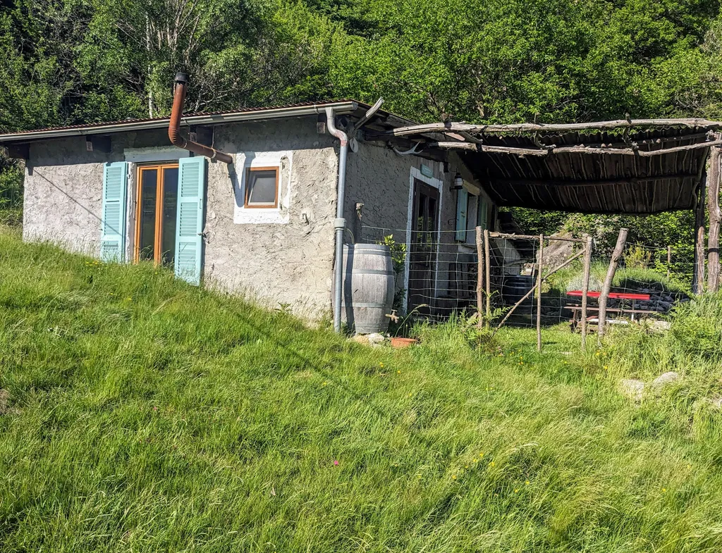 Capanna al Ghiro-Off-Grid im Tessin