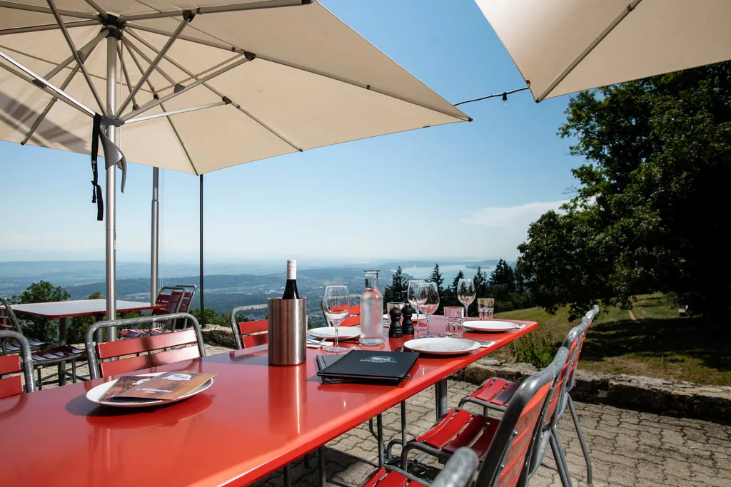 Parkplatz auf dem Bözingenberg