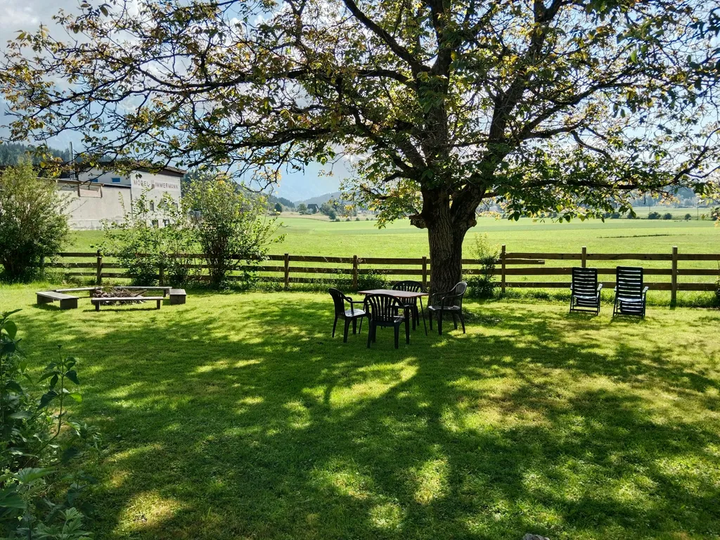 Unter Obstbäumen + gratis Angebote