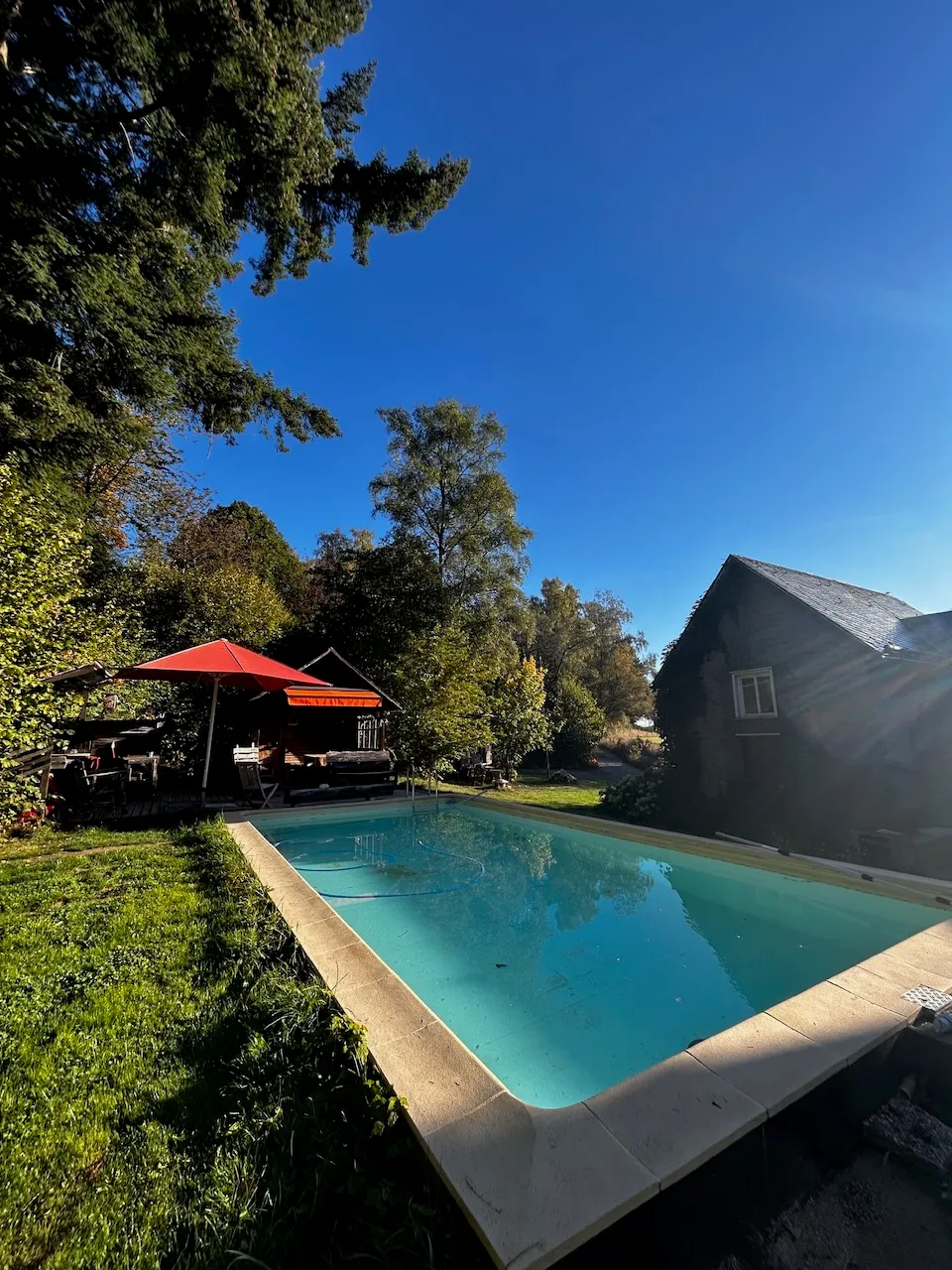 Forsthaus-Camp mit Pool + Sauna mitten im Wald