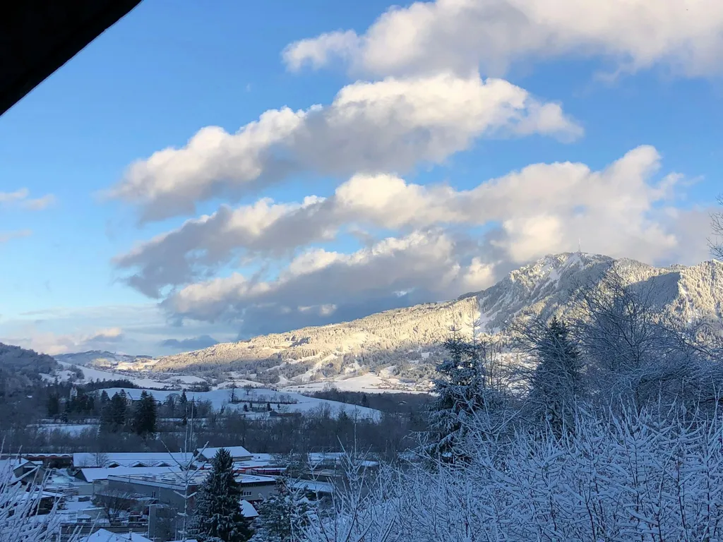Ausgebaute Gartenhütte mit Aussicht