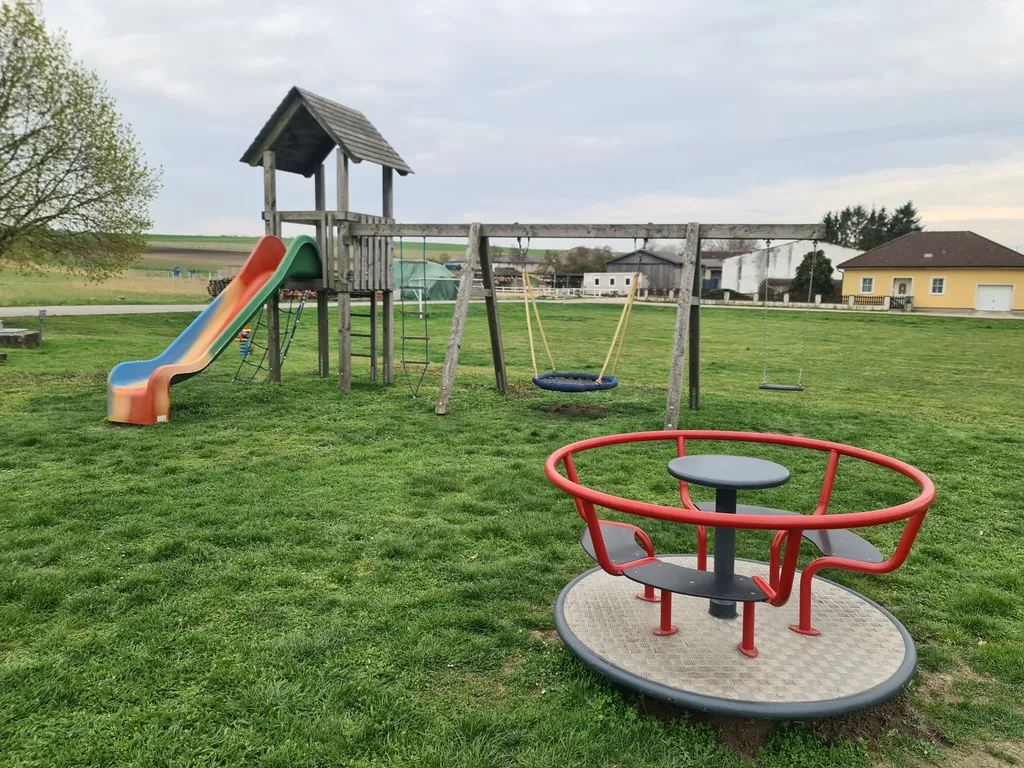 Spielplatz, Fußballplatz
